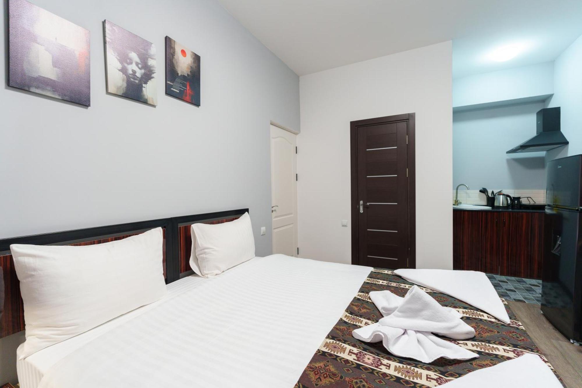 יירבאן Gh Family Hotel מראה חיצוני תמונה