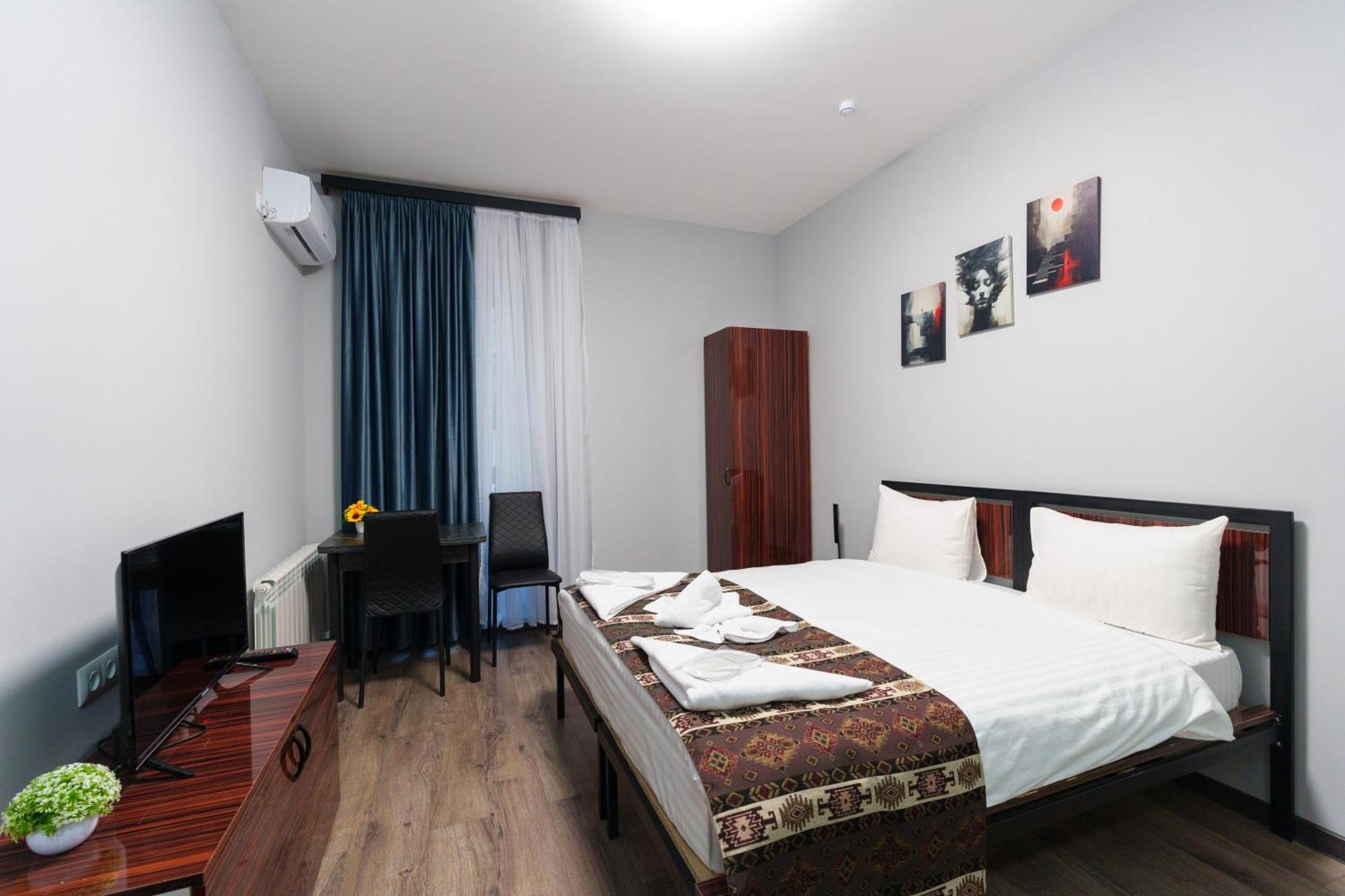יירבאן Gh Family Hotel מראה חיצוני תמונה