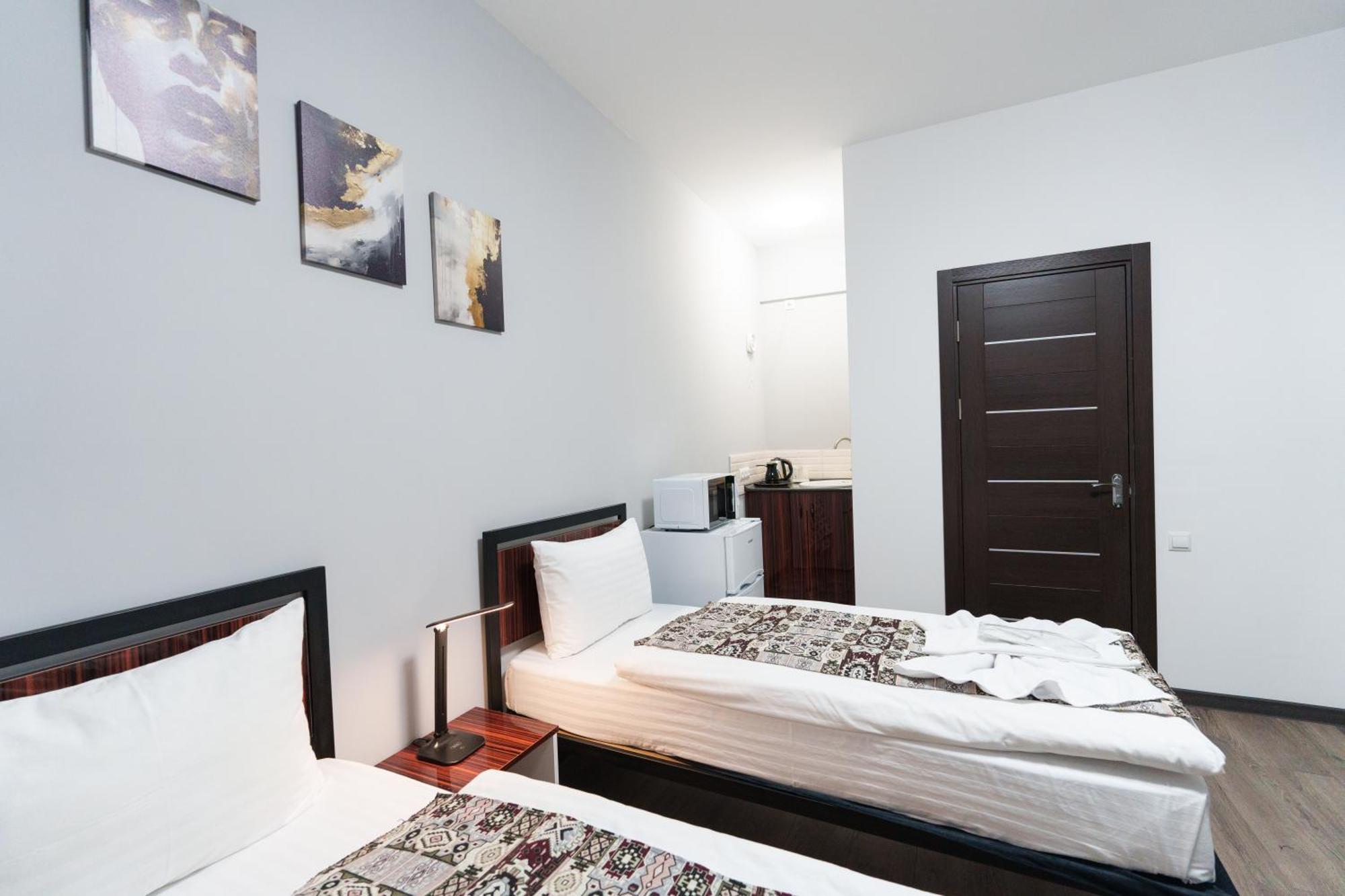 יירבאן Gh Family Hotel מראה חיצוני תמונה