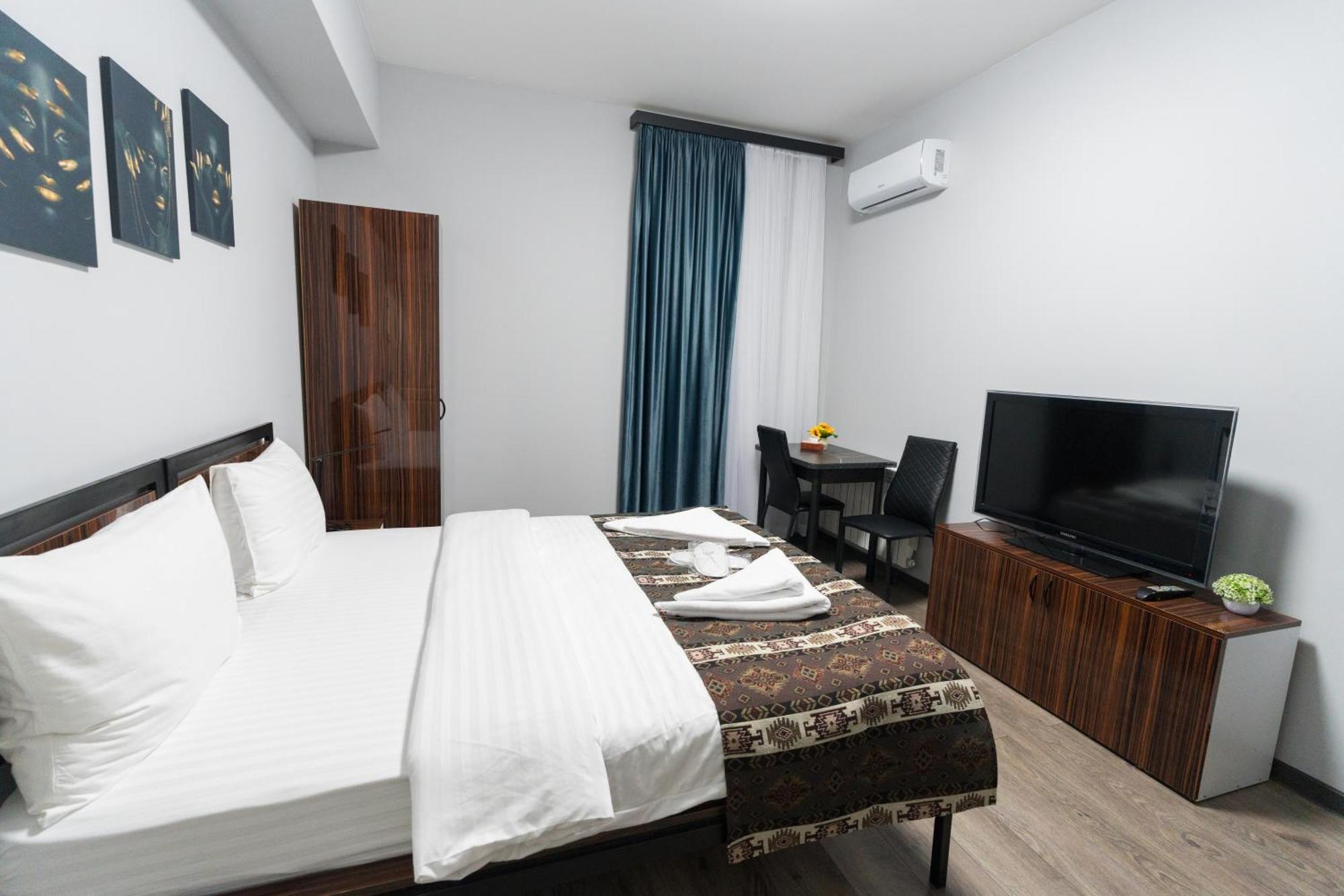 יירבאן Gh Family Hotel מראה חיצוני תמונה