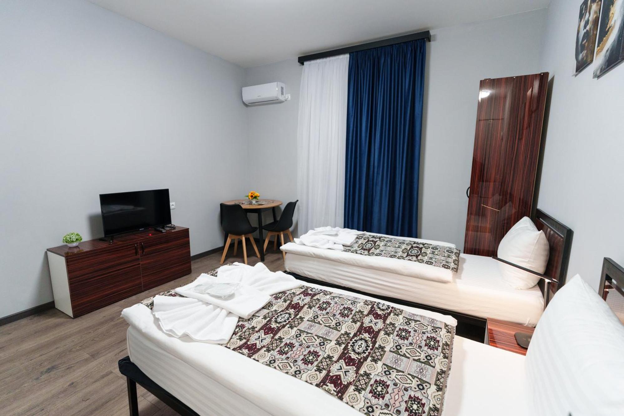 יירבאן Gh Family Hotel מראה חיצוני תמונה