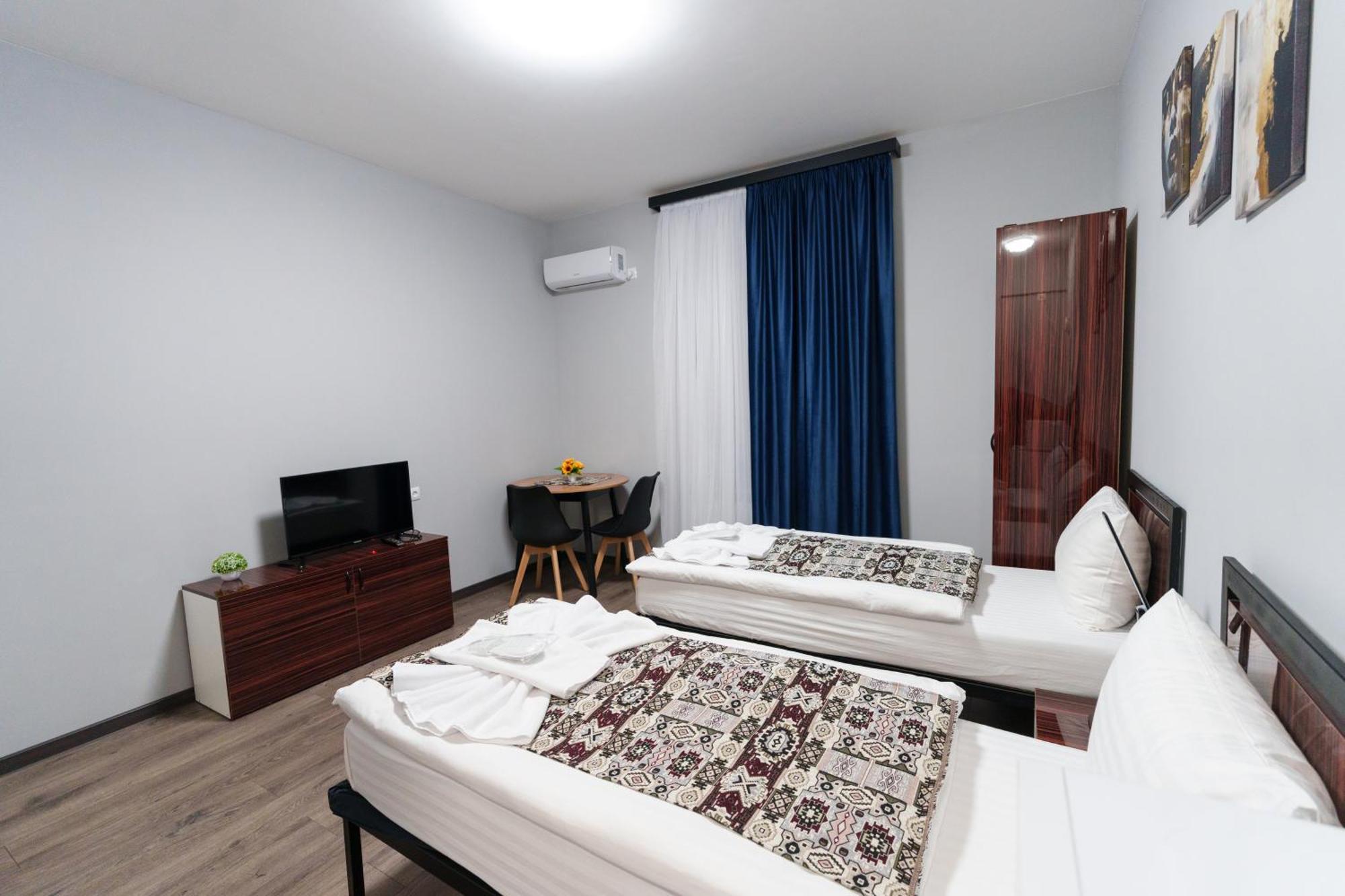 יירבאן Gh Family Hotel מראה חיצוני תמונה