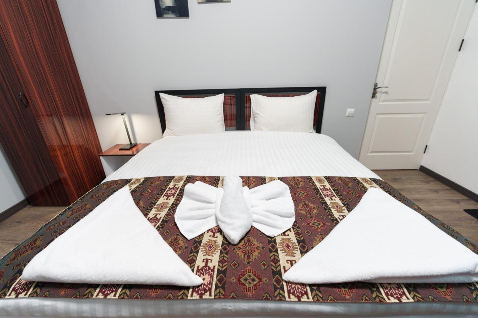 יירבאן Gh Family Hotel מראה חיצוני תמונה