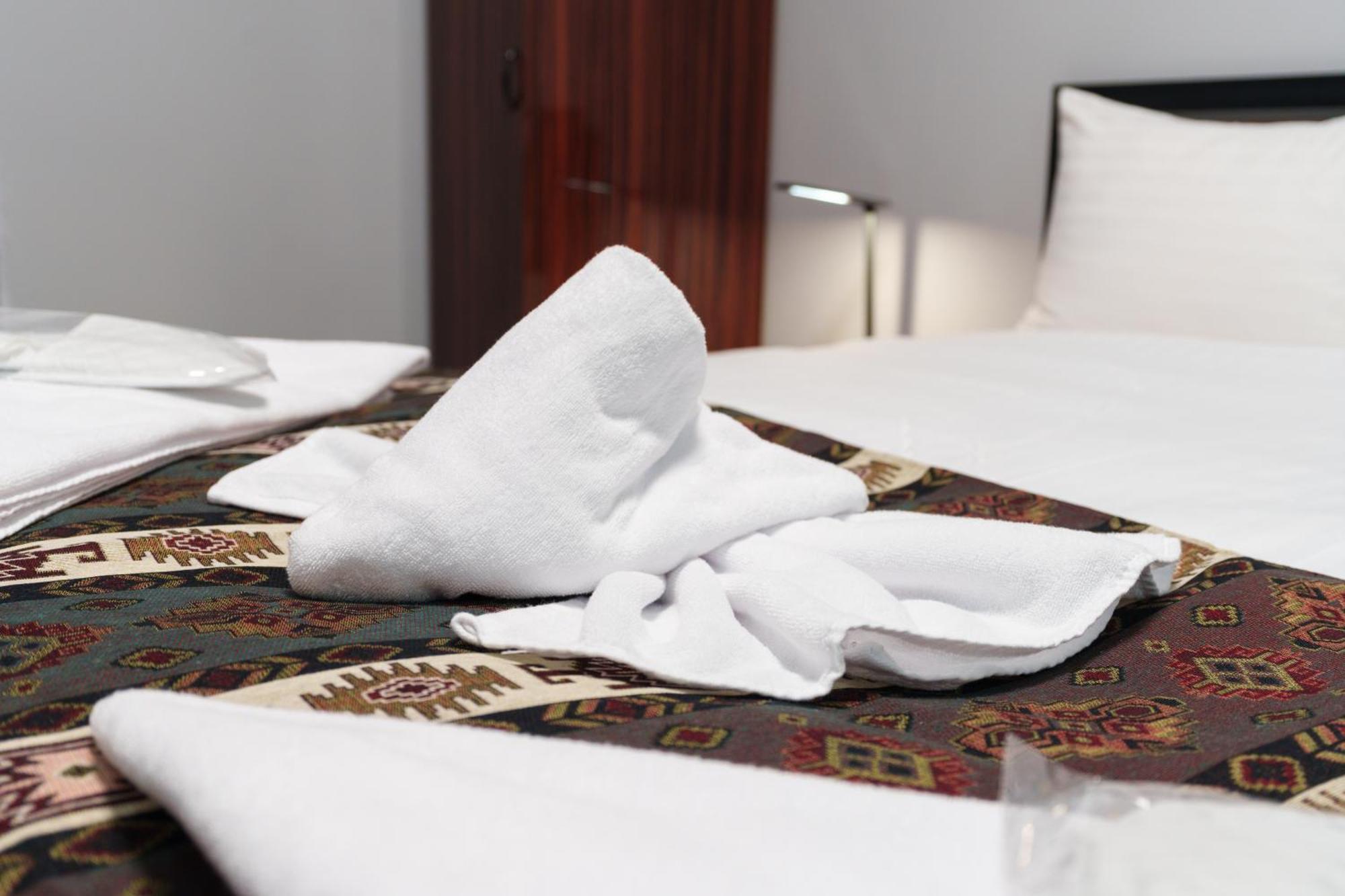 יירבאן Gh Family Hotel מראה חיצוני תמונה
